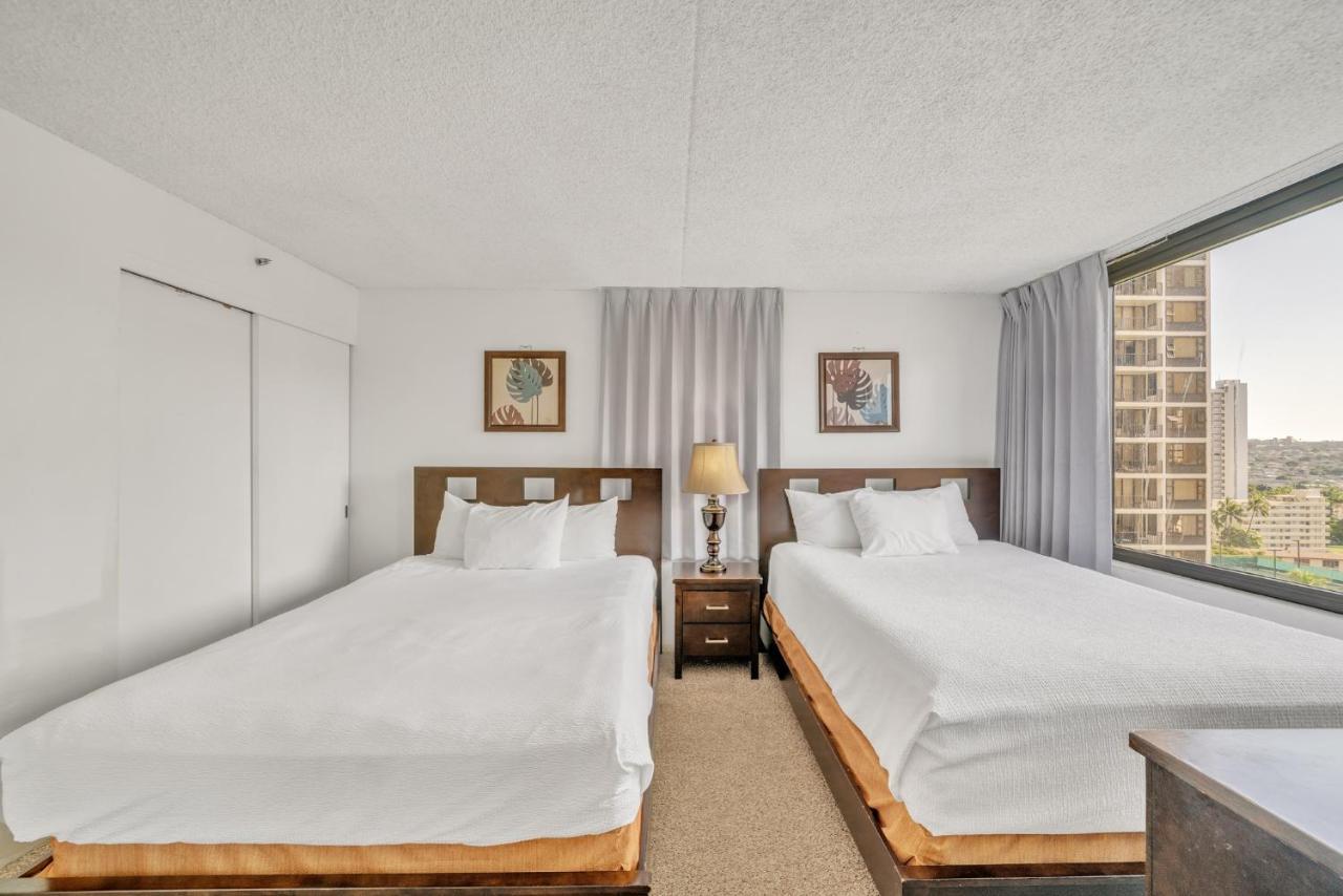 Waikiki Banyan - Views Of Diamond Head & Nearby Beaches!