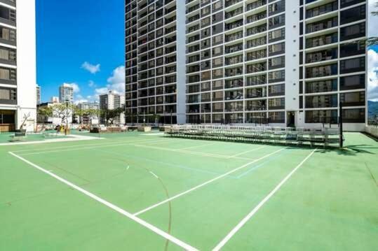 Apartment Waikiki Banyan - Views Of Diamond Head & Nearby Beaches! *
